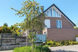 Familientraum in begehrter Wohnlage fußläufig zum Rhein und nahe der ISD – Die vollständige Adresse der Immobilie erhältst du vom Anbieter., 40474 Lohausen, Düsseldorf – Vorschaubild 2