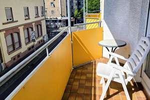 Achtung!  Lichtdurchflutete 3 ZKB/sep. WC,  Balkon + Garage!