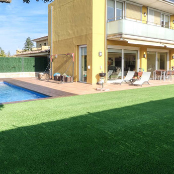 Wenn Sie Platz, Ruhe und Lebensqualität suchen, werden Sie sich in diesem Haus 8 km von Figueres ent