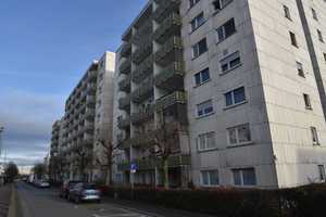 Solide Kapitalanlage mit Balkon und Stellplatz! – Friedrich-Ebert-Straße 32, 65795 Main-Taunus-Kreis – Vorschaubild 1