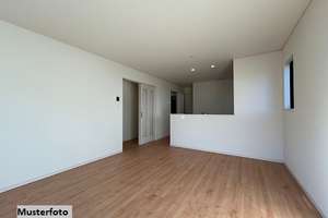 Einfamilien-Reihenhaus mit Dach- und Gartenterrasse, sowie 2 Stellplätze