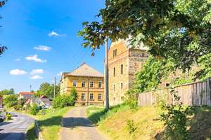 Vierseithof mit saniertem Dreifamilienhaus! – Die vollständige Adresse der Immobilie erhältst du vom Anbieter., 1844 Neustadt in Sachsen – Vorschaubild 1