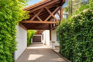 Familienparadies mit Südgarten in begehrter und ruhiger Wohnlage von Waldtrudering – Taku-Fort-Str. 3, 81827 Waldtrudering, München – Vorschaubild 2