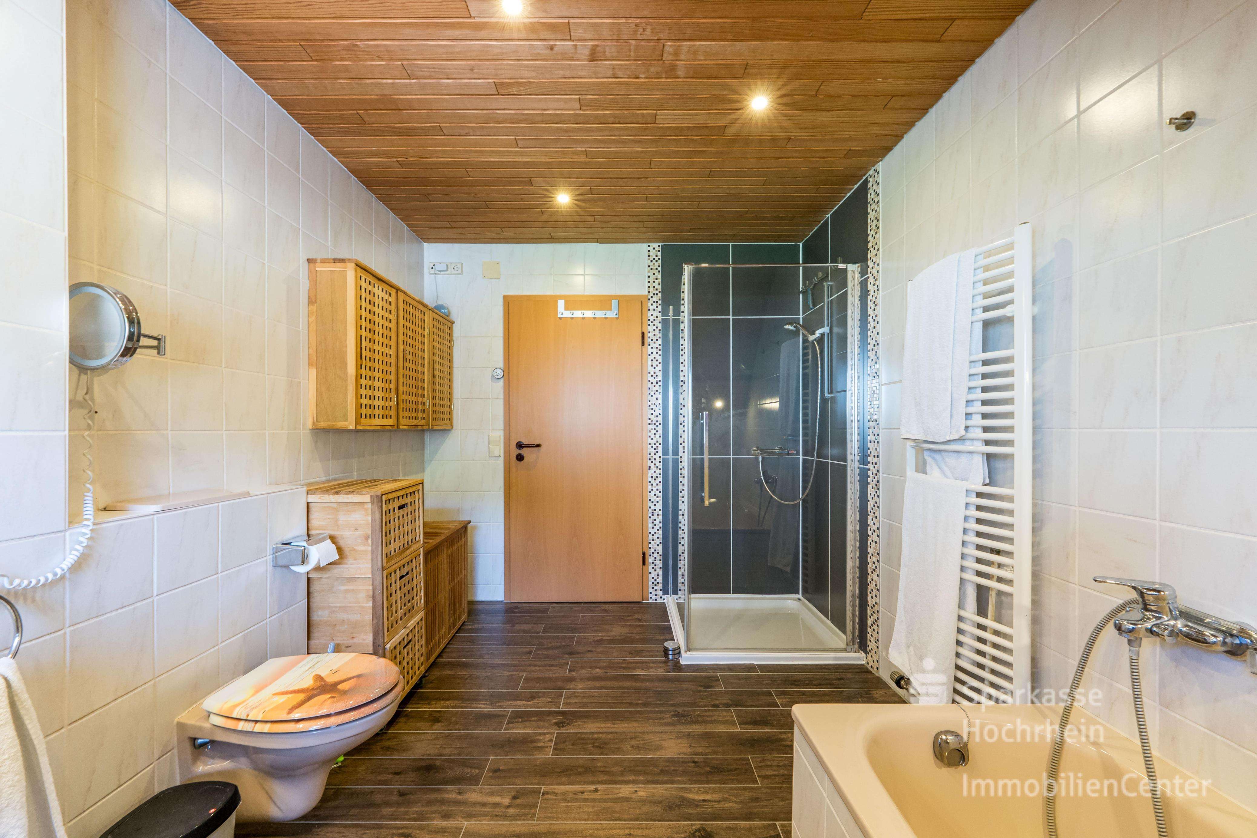 Immobilie in Herrischried - Viel Raum für Ihr Leben - Charmantes Landhaus mit drei Wohneinheiten und großem Grundstück - Bild 10