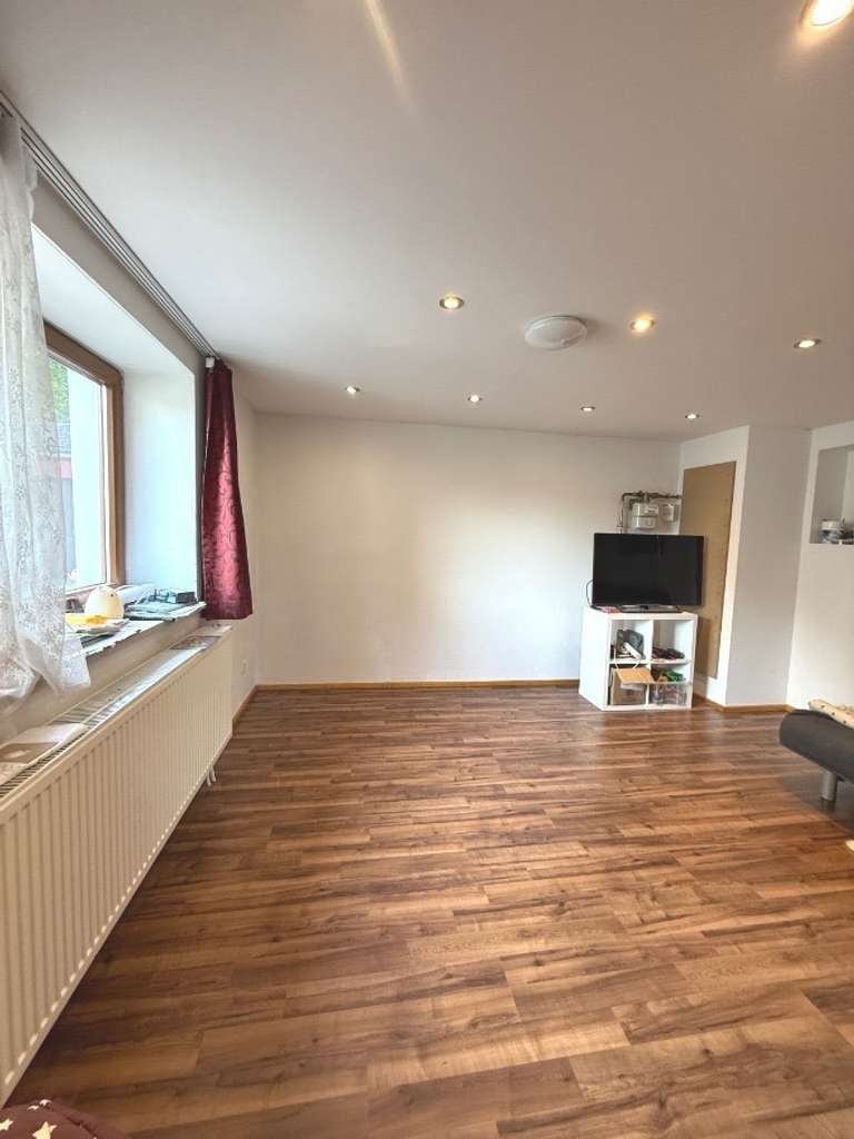 Immobilie in Waldkraiburg - Charmante 3-Zimmer-Terrassenwohnung mit Garten, Sauna in ruhiger, idyllischer Lage - Bild 0