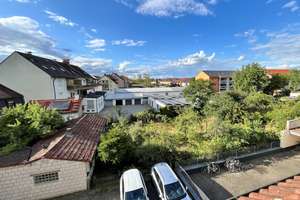 Charmante 1,5-Zimmer-Dachgeschosswohnung mit Einbauküche und Kfz-Stellplatz
Bamberg Moosstraße – Die vollständige Adresse der Immobilie erhältst du vom Anbieter., 96050 Ost, Bamberg – Vorschaubild 6