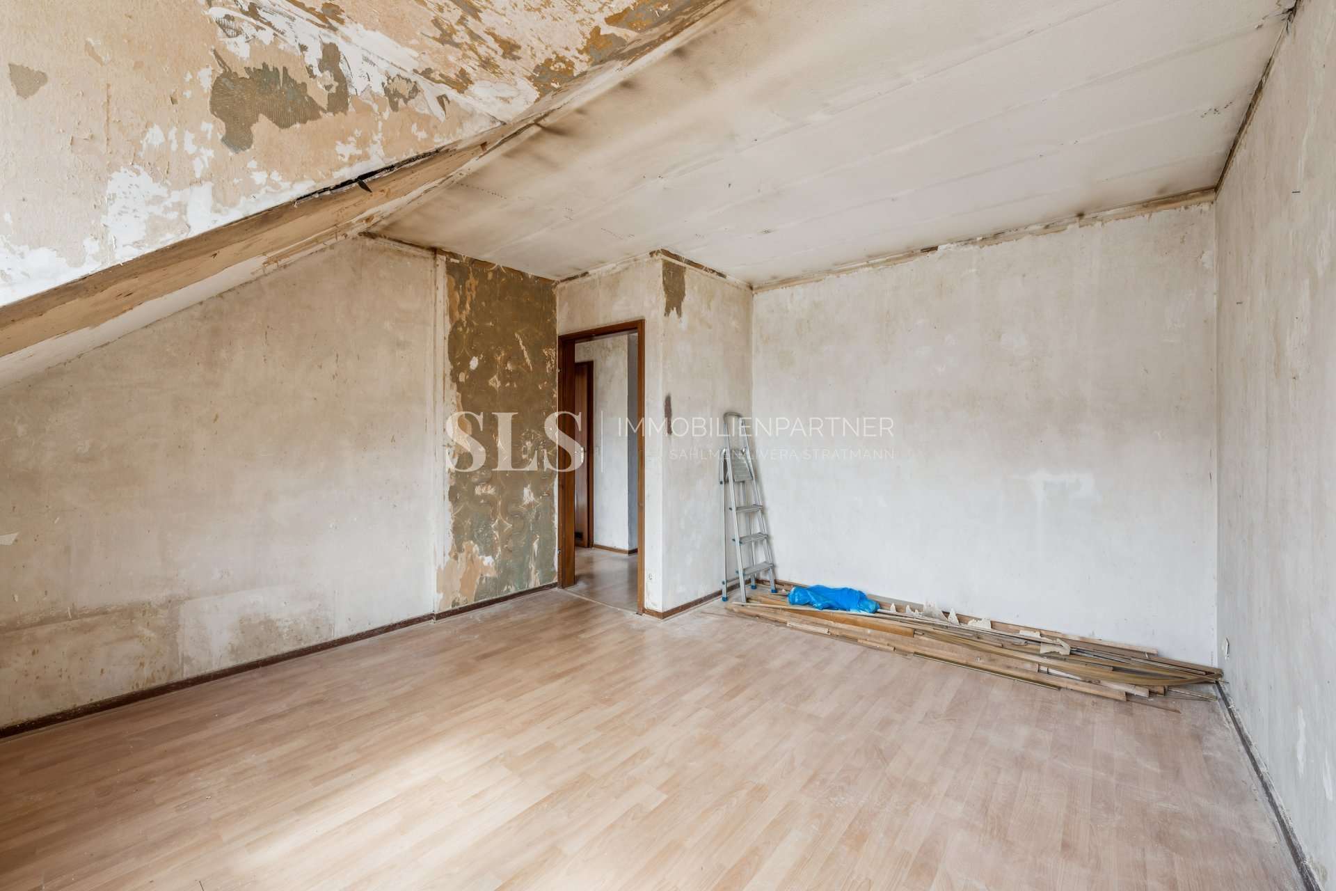 Renovierungsprojekt: Gemütliche 2-Zimmer Dachgeschosswohnung in Willich Schiefbahn, Viersen Kreis – Bild 4