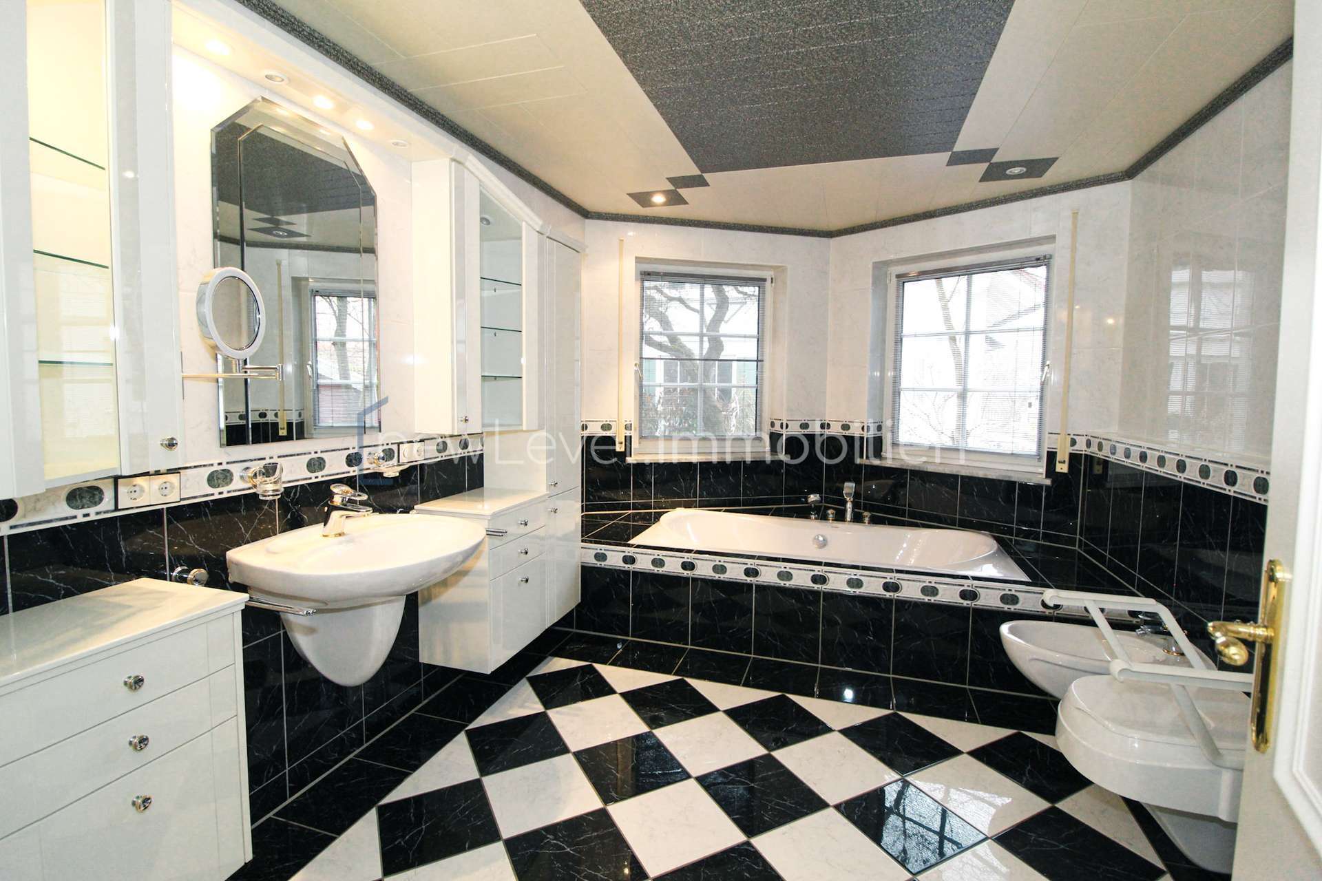 Immobilie in Apfeltrach - Wunderschönes Zweifamilienhaus mit gehobener Ausstattung - Bild 21