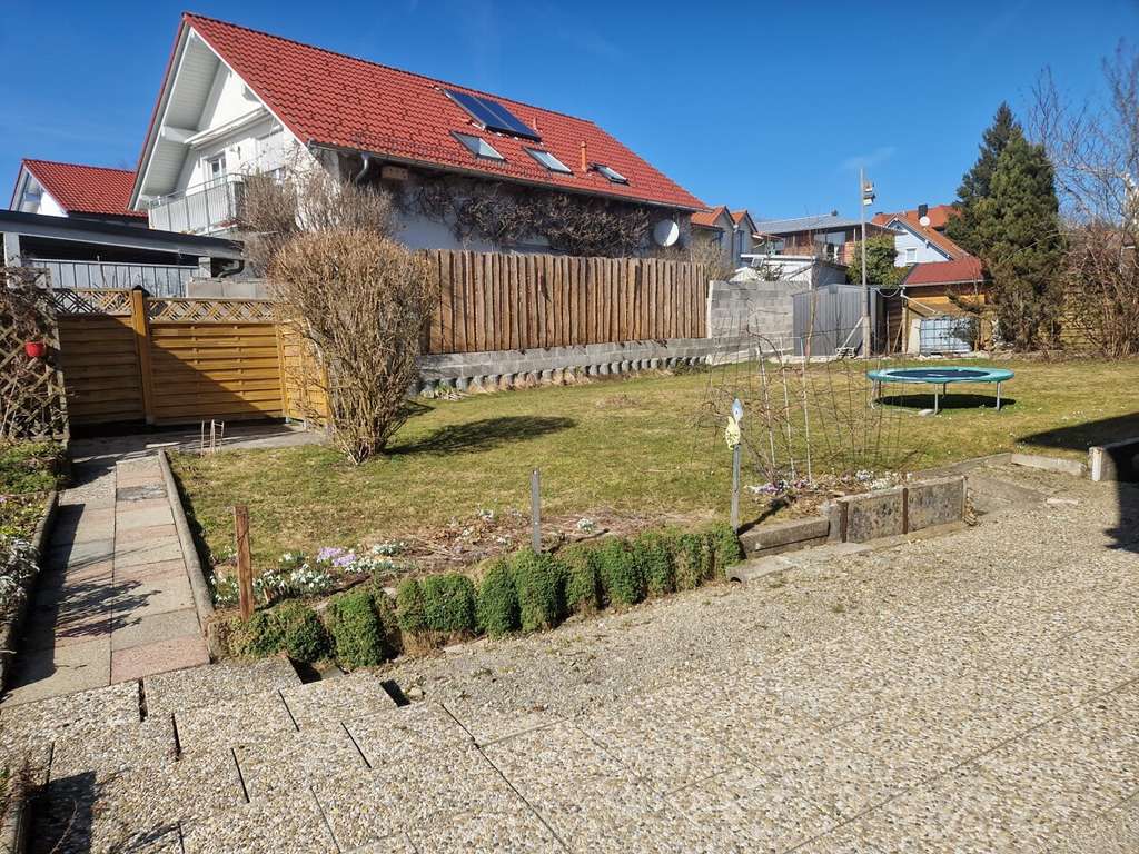 Immobilie in Lindenberg im Allgäu - Handwerker aufgepasst!
Mehrfamilienwohnhaus in Lindenberg - Bild 1