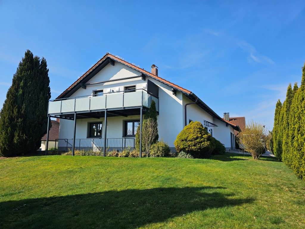 Immobilie in Ortenburg - "Gemeinsam wohnen, getrennt leben: energetisch saniertes Zuhause für Jung  & Alt" - Bild 0