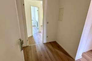 Stilvolles Wohnen in urbaner Lage – renovierte 2-Zimmerwohnung mit Balkon – Hilde - Shermann-Zander Straße 13, 41061 Gladbach, Mönchengladbach – Vorschaubild 2