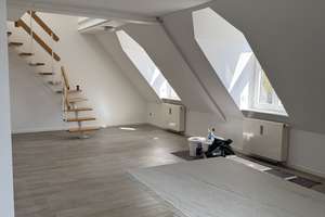 Helle 1,5-Zimmer Galerie Wohnung mit großer Dachterasse mit Parkblick - modernisiert 2026