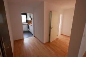 Hochwertig renovierte 3 Zi. Wohnung mit Küche, Luxusbad + sep. WC, nahe der U-Bahn, ruhig, Südaus.! – Treitschkestr. 9, 80992 Alt-Moosach, München – Vorschaubild 14