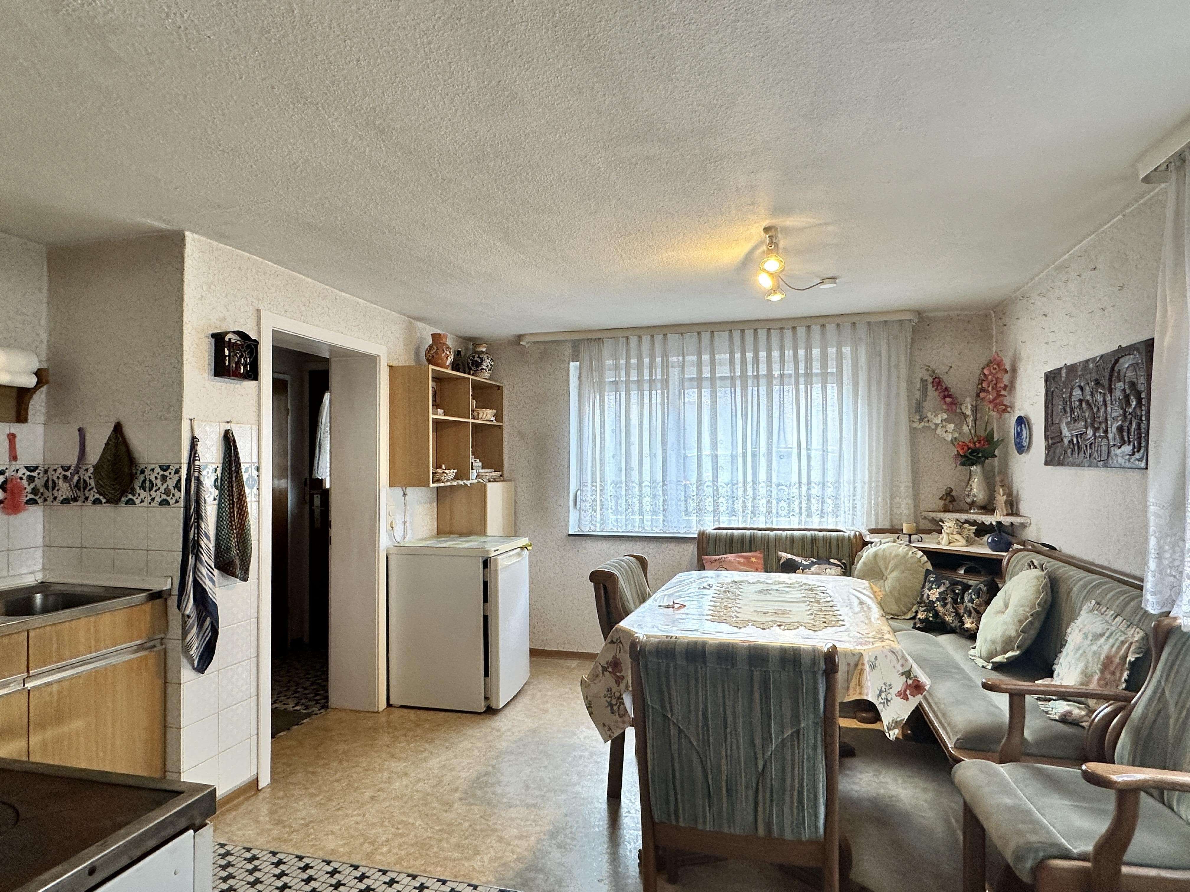 Immobilie in Külsheim - Wohnhaus mit Nebengebäude und Scheune in zentraler Lage von Hundheim
 - Bild 12