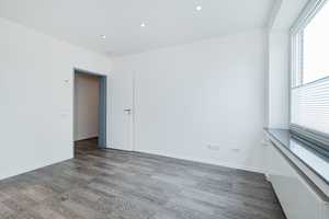 KR - Bockum: Einziehen und Wohlfühlen! Komplett sanierte moderne 4-Zimmer-Wohnung mit Westloggia! – Krefeld – Vorschaubild 16