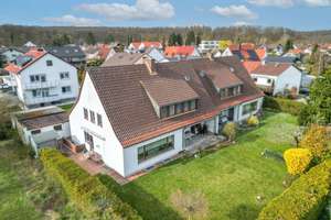 Charmante Doppelhaushälfte mit Garten & Garage – viel Platz für die ganze Familie – Die vollständige Adresse der Immobilie erhältst du vom Anbieter., 97204 Höchberg – Vorschaubild 2
