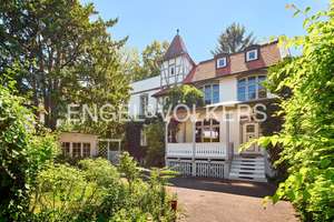 Historische Landhausvilla im Stil der Hamptons in Alt-Westend