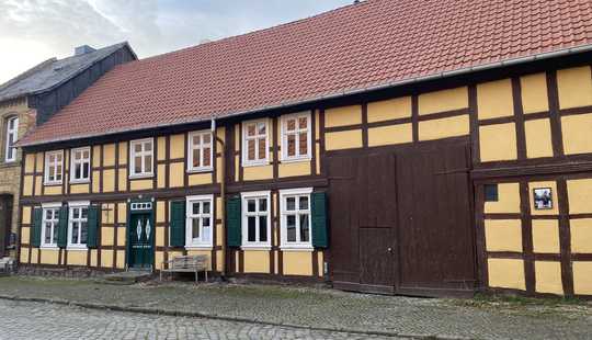 Bild von Wohnen mit Geschichte:  Fachwerkhaus in idyllischer, ruhiger Lage