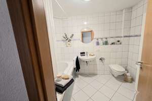 Urbanes Wohnen auf neuem Niveau: Ideal für Familien, Paare und Homeoffice-Enthusiasten – Die vollständige Adresse der Immobilie erhältst du vom Anbieter., 70435 Zuffenhausen-Hohenstein, Stuttgart – Vorschaubild 10