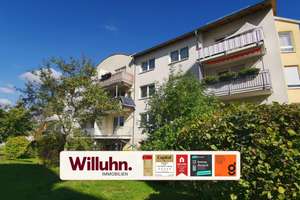 Frisch in Renovierung: Geräumige 2RW mit Balkon, Wohnküche, TLB und Stellplatz im 1.OG in Böhlitz-E.