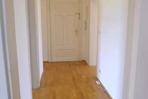 Schöne, helle 3-Zimmer-Altbauwohnung mit Wohnküche und Balkon am Pasinger Stadtpark! – Engelbertstraße 2, 81241 Pasing, München – Vorschaubild 22