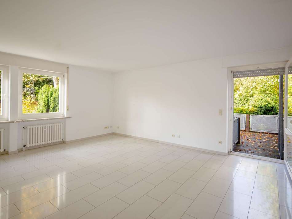 Modernes Wohnzimmer der Einlie