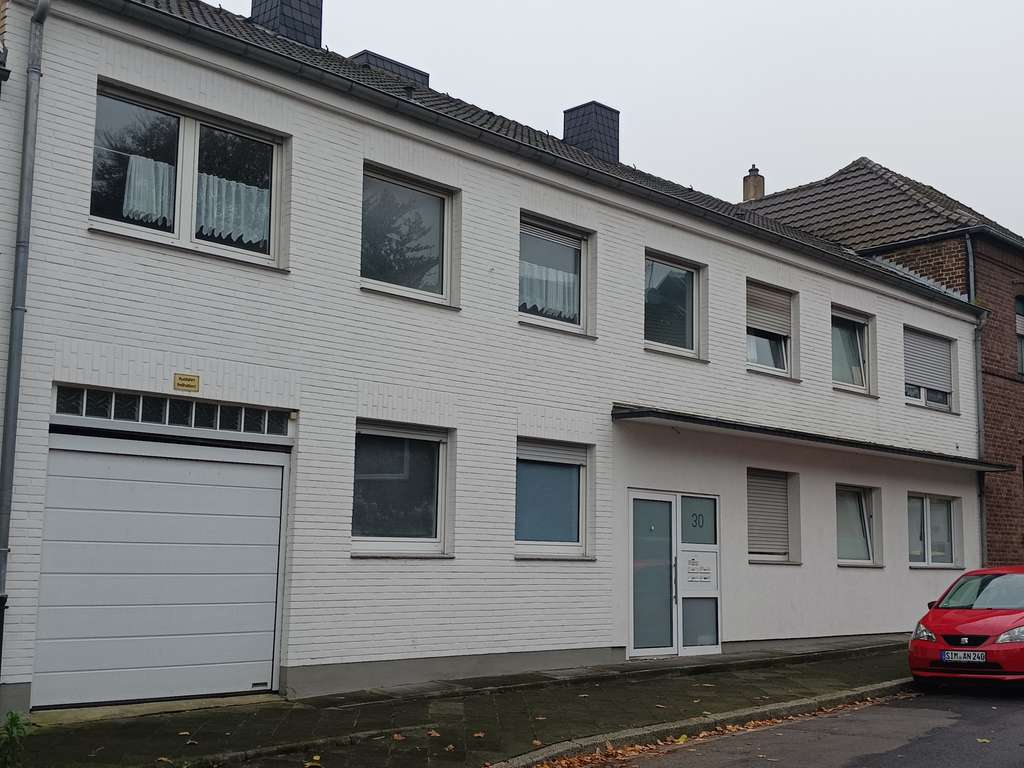 Geräumiges, preiswertes 9-Zimmer-Mehrfamilienhaus in Grevenbroich