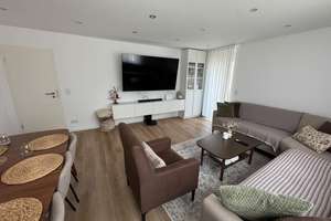 Helle mobilierte 3 Zimmer Wohnung mit hochwertiger Ausstattung,Balkon, Keller & Privatparkplatz