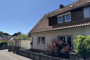 Liebevolle Doppelhaushälfte in zentraler und dennoch äußerst ruhiger Lage von Annweiler – Die vollständige Adresse der Immobilie erhältst du vom Anbieter., 76855 Annweiler am Trifels – Vorschaubild 2