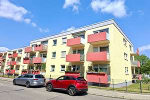 Alles in Ihrer Nähe! – 3 ZKB mit Balkon und TG-Stellplatz in toller Lage