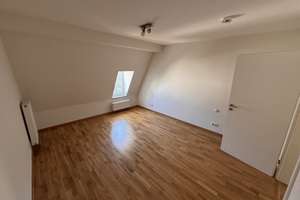 Wohnen mit Charakter: 2-Zimmer-Dachgeschosswohnung am Wittelsbacher Park – Die vollständige Adresse der Immobilie erhältst du vom Anbieter., 86159 Antonsviertel, Augsburg – Vorschaubild 3