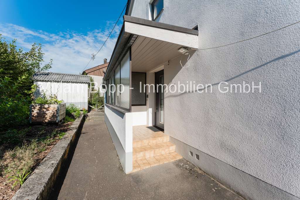 Immobilie in Donzdorf - Kernsanierte 2,5-Zimmer-Erdgeschosswohnung in Reichenbach u.R. mit Ankleide, Garage und Garten - Bild 4