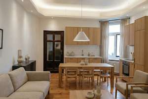 Bezugsfreie 3-Zimmer-Altbauwohnung mit Charme im 4. OG - saniert, mit Wohnküche – Die vollständige Adresse der Immobilie erhältst du vom Anbieter., 10625 Charlottenburg, Berlin – Vorschaubild 3