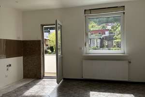 Sanierte 3-Zimmer-Wohnung mit Balkon und Blick ins Grüne