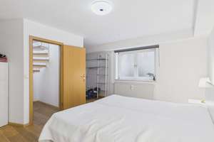 Charmante Maisonettewohnung mit Terrasse, Garten und Stellplatz – ideal für Selbstbezug oder A... – Die vollständige Adresse der Immobilie erhältst du vom Anbieter., 81825 Gartenstadt Trudering, München – Vorschaubild 9