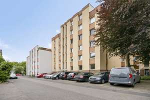 Sofort frei in Longerich: 4-Zimmer-Erdgeschosswohnung mit 105 m² & gr. Loggia & Gartenzugang – Die vollständige Adresse der Immobilie erhältst du vom Anbieter., 50739 Longerich, Köln – Vorschaubild 2