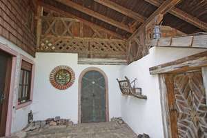 Ein Landhaus mit Charme der 70-iger Jahre und schönem Bergpanorama – Die vollständige Adresse der Immobilie erhältst du vom Anbieter., 83139 Söchtenau – Vorschaubild 1