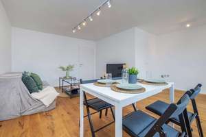 Frisch sanierte 2-ZKB mit West-Balkon & TG-Stellplatz in zentraler Lage - Provisionsfrei! – Aidenbachstraße 102, 81379 Obersendling, München – Vorschaubild 3