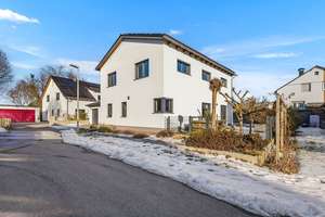 ** Im Frühjahr schon in den eigenen vier Wänden wohnen** Neuwertiges Einfamilienhaus - Bezugsfrei! – Die vollständige Adresse der Immobilie erhältst du vom Anbieter., 93098 Mintraching – Vorschaubild 2