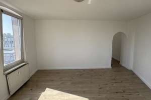 Lichtdurchflutetes Maisonette-Highlight: 3 Zimmer mit neuem Boden & Einbauküche – Höfener Straße 18, 90763 Südstadt Industriegebiet, Fürth – Vorschaubild 5