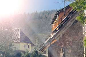 Erstbezug nach Sanierung! 5-Zi-EFH mit Photovoltaik-Anlage - Idyllisch und autark wohnen