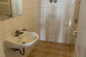 Exklusive Altbauwohnung: 5 Zimmer & 120 m² – urbanes Wohnen mitten in der Innenstadt – Langgasse 12, 65183 Mitte, Wiesbaden – Vorschaubild 9
