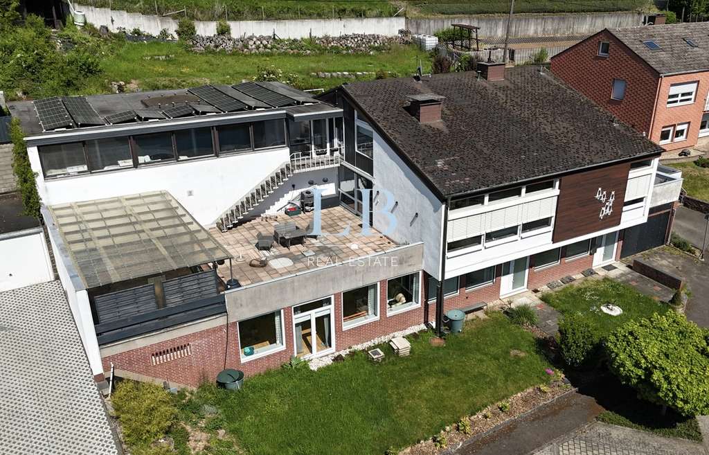 Exklusive Architektenvilla mit Gewerbefläche, Pool und Solartechnik