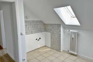 Helle 3-Zimmer-Dachgeschosswohnung in München-Allach mit Stellplatz und eigenem Gartenanteil – Franz-Töpsl-Weg 15, 80999 Untermenzing, München – Vorschaubild 7