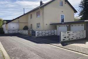 Gepflegtes Zweifamilienhaus, Oase nähe FFM, sofort Verfügbar – Taunusstraße 15, 61138 Niederdorfelden – Vorschaubild 2