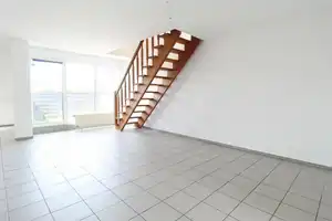 Zwei Ebenen, viele Möglichkeiten – Maisonette mit Entwicklungschance in Mönchengladbach-Holt – Mönchengladbach – Vorschaubild 1