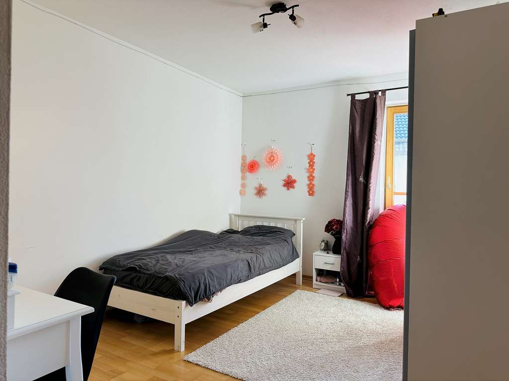 Immobilie in Raubling - Gut geschnittene 3-Zimmer-Wohnung mit Süd-Balkon, Tiefgarage, Kellerraum - Bild 3