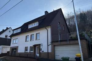 Gepflegtes Ein-/Zweifamilienhaus in Netphen-Grissenbach – Die vollständige Adresse der Immobilie erhältst du vom Anbieter., 57250 Netphen – Vorschaubild 2