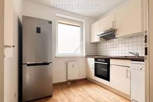 Bezugsfrei in Friedrichshain: ruhige 3-Zimmer-Wohnung mit Balkon und Aufzug nahe Volkspark – Straßmannstraße 6, 10249 Friedrichshain, Berlin – Vorschaubild 4