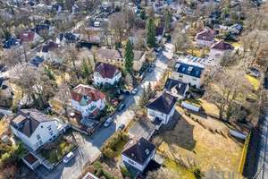 Gräfelfing! Walmdach-Villa mit sep. Gästehaus auf über 1.200m² Grund! Ausbaureserve (DG)! – Die vollständige Adresse der Immobilie erhältst du vom Anbieter., 82166 Gräfelfing – Vorschaubild 2